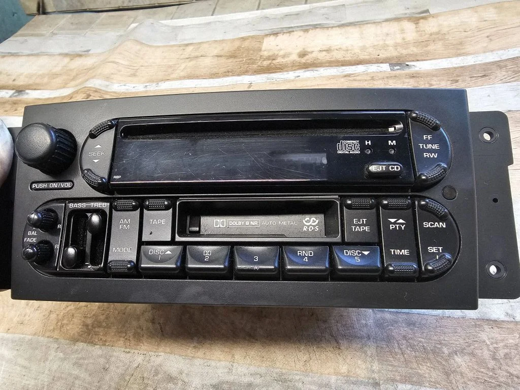 Radio, odtwarzacz CD/DVD, nawigacja P05094468AB