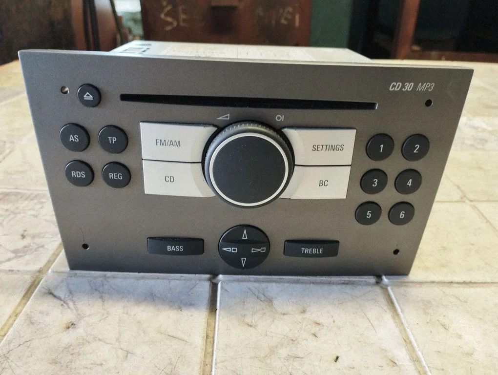 Radio/CD/DVD/GPS head unit – Opel Signum (2003-2008)