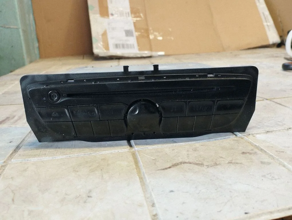Radio/CD/DVD/GPS head unit – Renault Megane III (2009-2016)