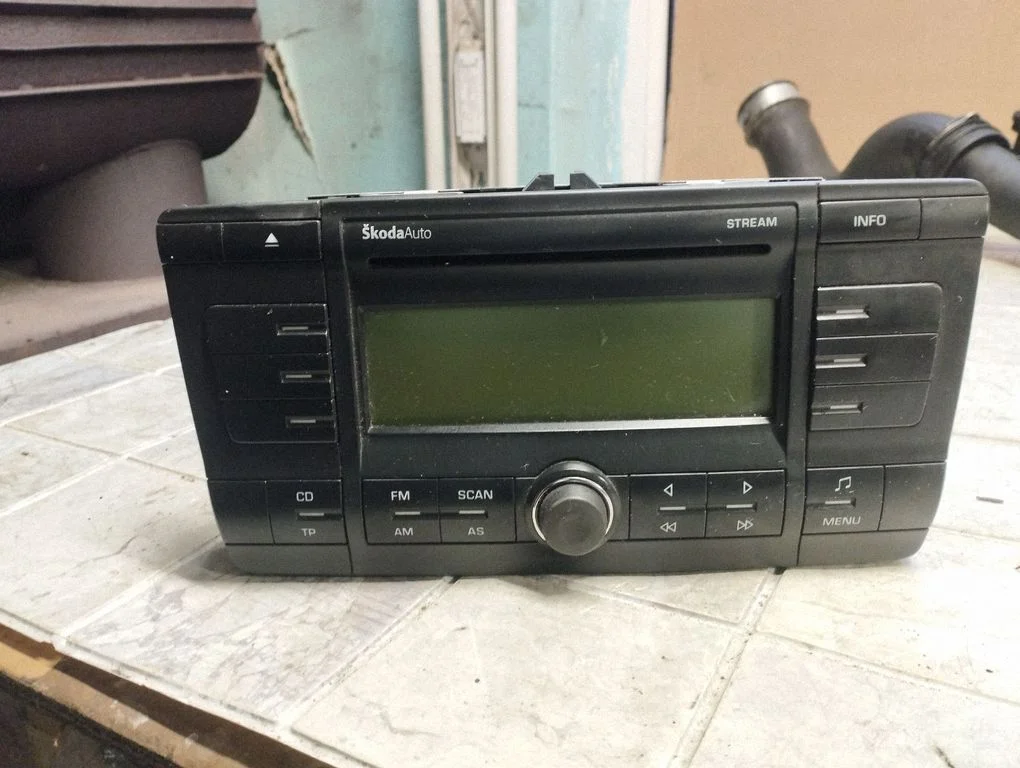 Radio, odtwarzacz CD/DVD, nawigacja 1Z0035161B