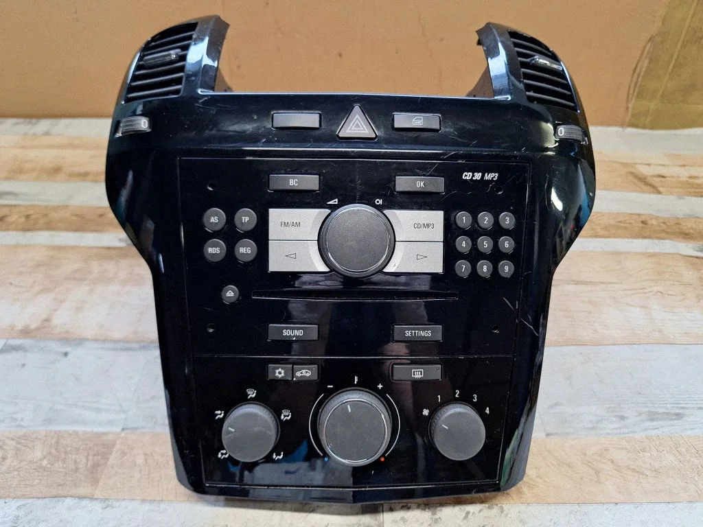 Radio/CD/DVD/GPS head unit – Opel Zafira C (2011-2019)