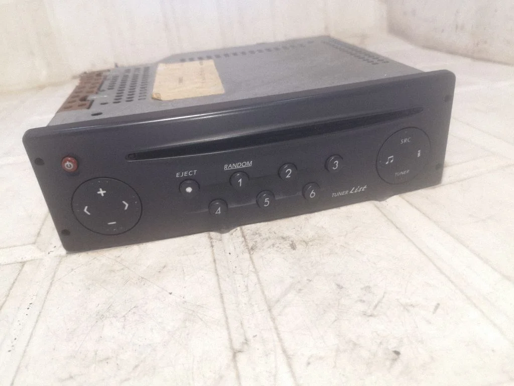 Radio/CD/DVD/GPS head unit – Renault Laguna II (2001-2007)