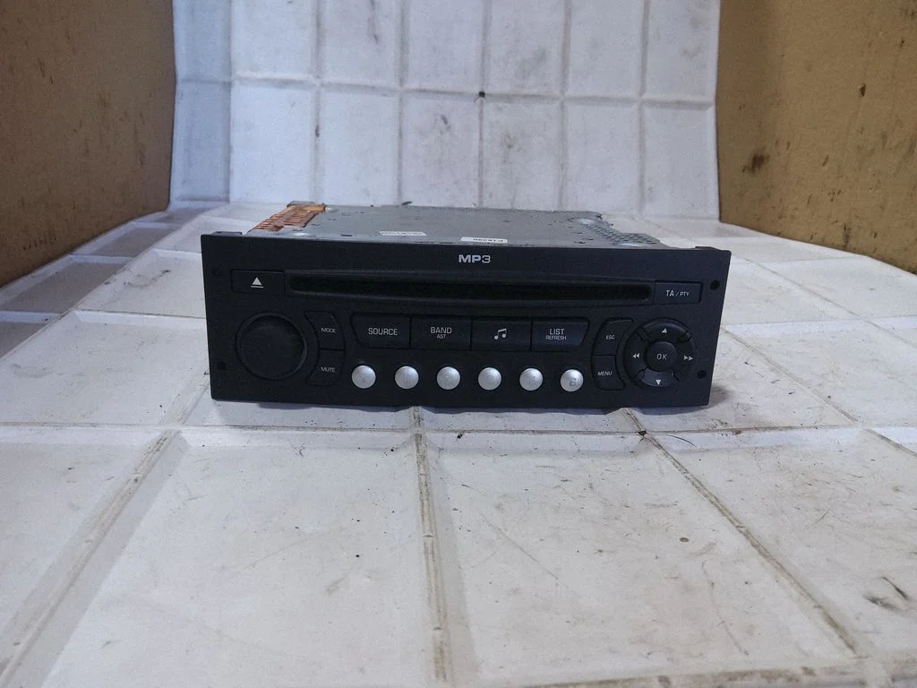 Radio/CD/DVD/GPS head unit – Citroen C4 I (2004-2010)