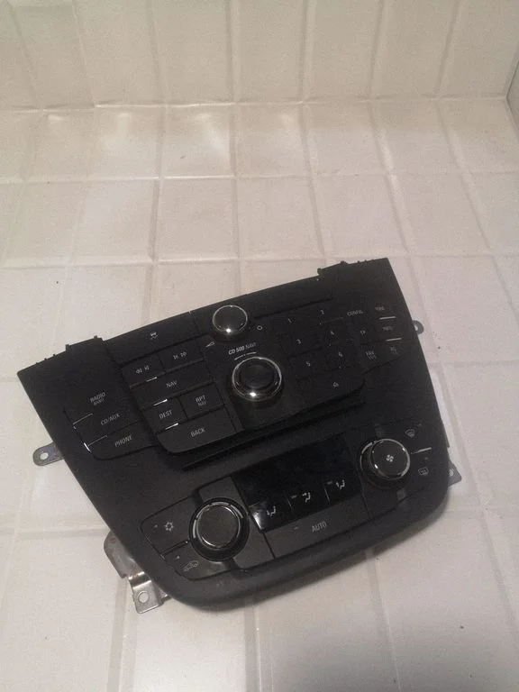 Radio/CD/DVD/GPS head unit – Opel Insignia A (2008-2017)