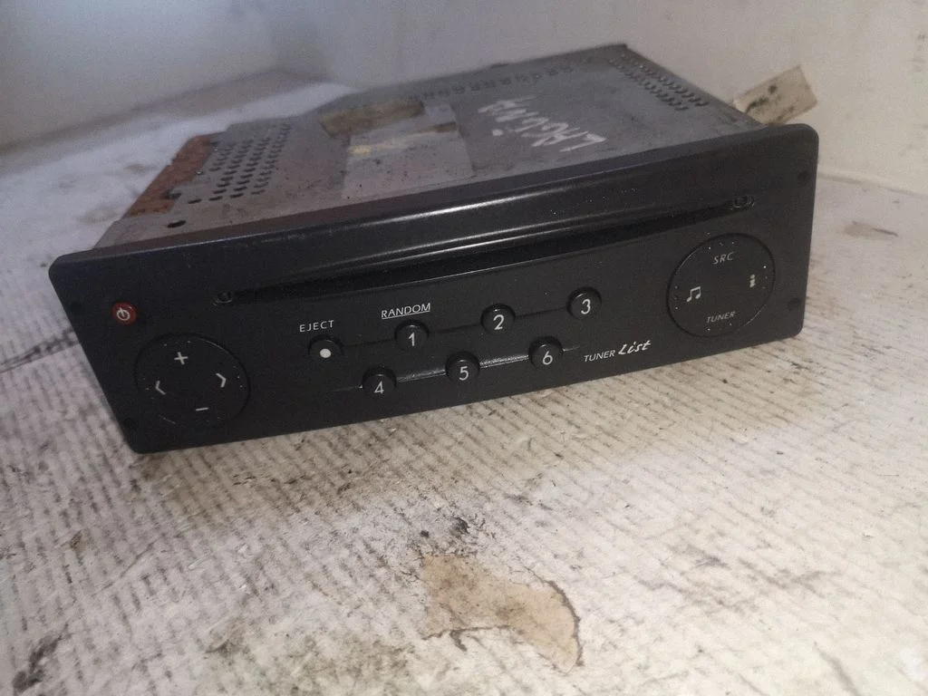 Radio/CD/DVD/GPS head unit – Renault Laguna II (2001-2007)