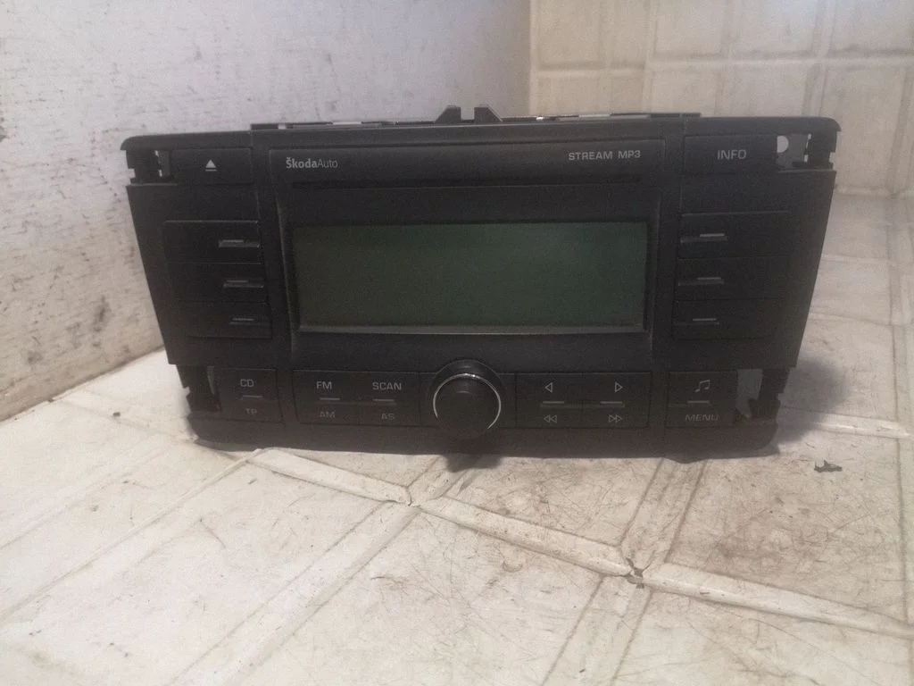Radio, odtwarzacz CD/DVD, nawigacja 1Z0035161C