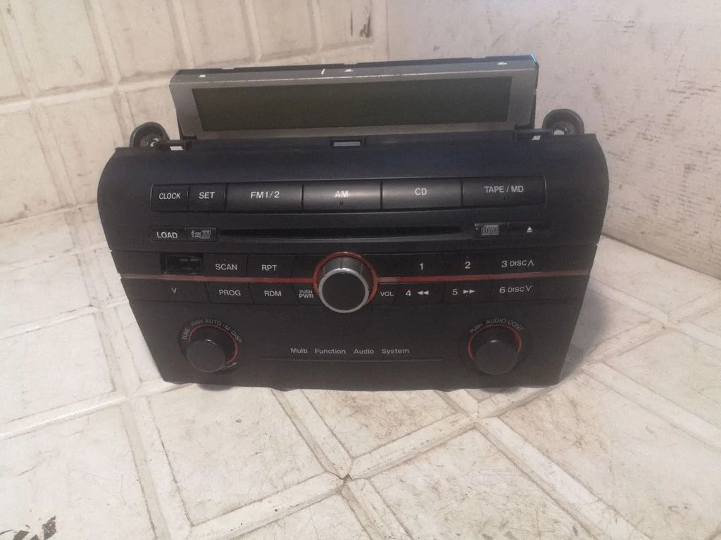 Radio, odtwarzacz CD/DVD, nawigacja 04F1B53643