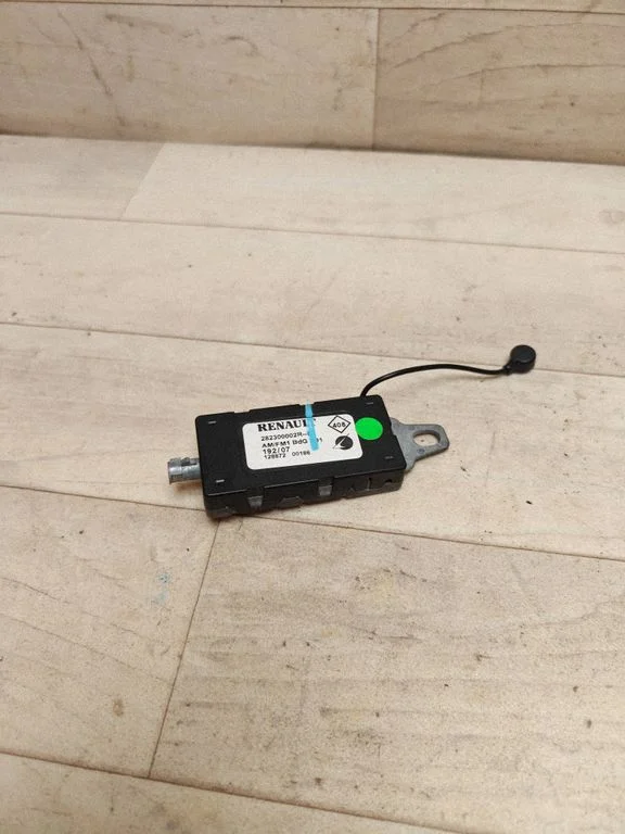 Aerial antenna amplifier – Renault Laguna III (2007-2015)
