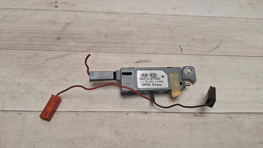 Aerial antenna amplifier – KIA Optima (2010-2015)
