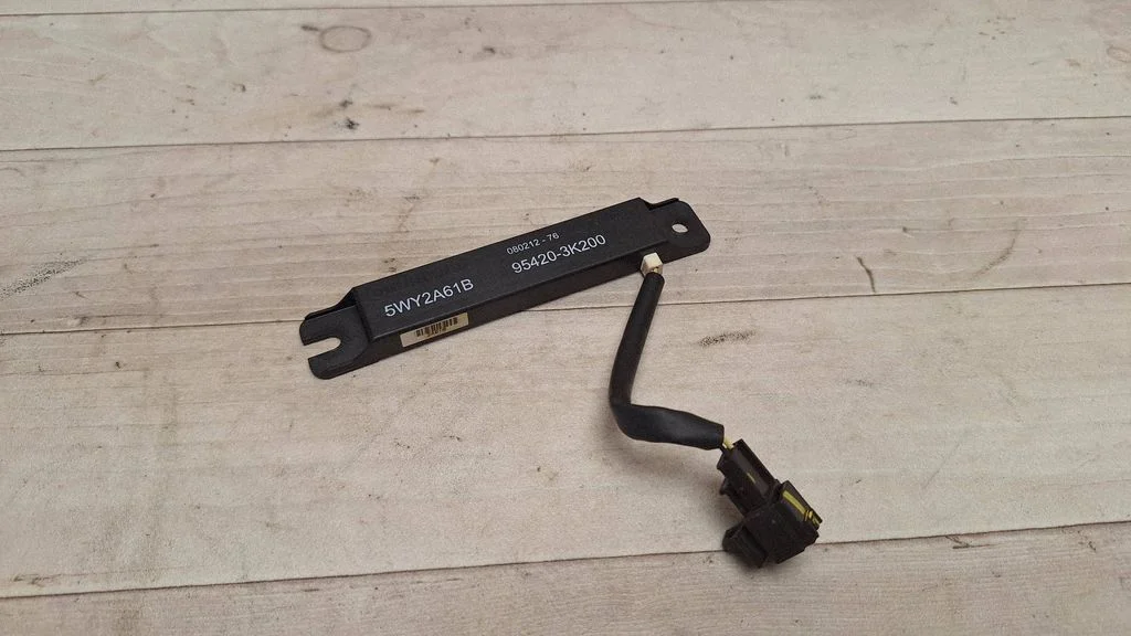 Antenas pastiprinātājs – KIA Optima (2010-2015)