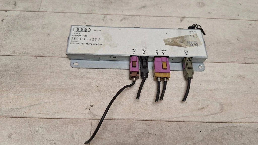 Aerial antenna amplifier 8E9035225P