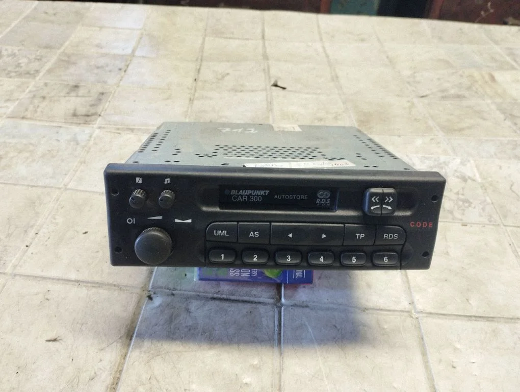 Radio/CD/DVD/GPS head unit – Opel Vectra B (1996-2002)