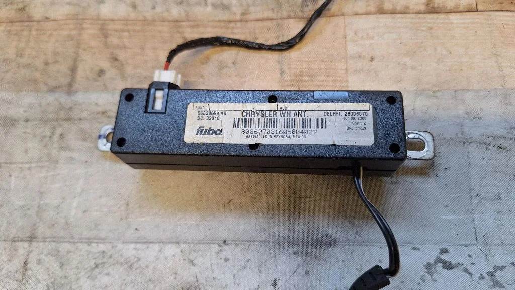 Aerial antenna amplifier – Jeep Grand Cherokee (WK) (2005-2010)
