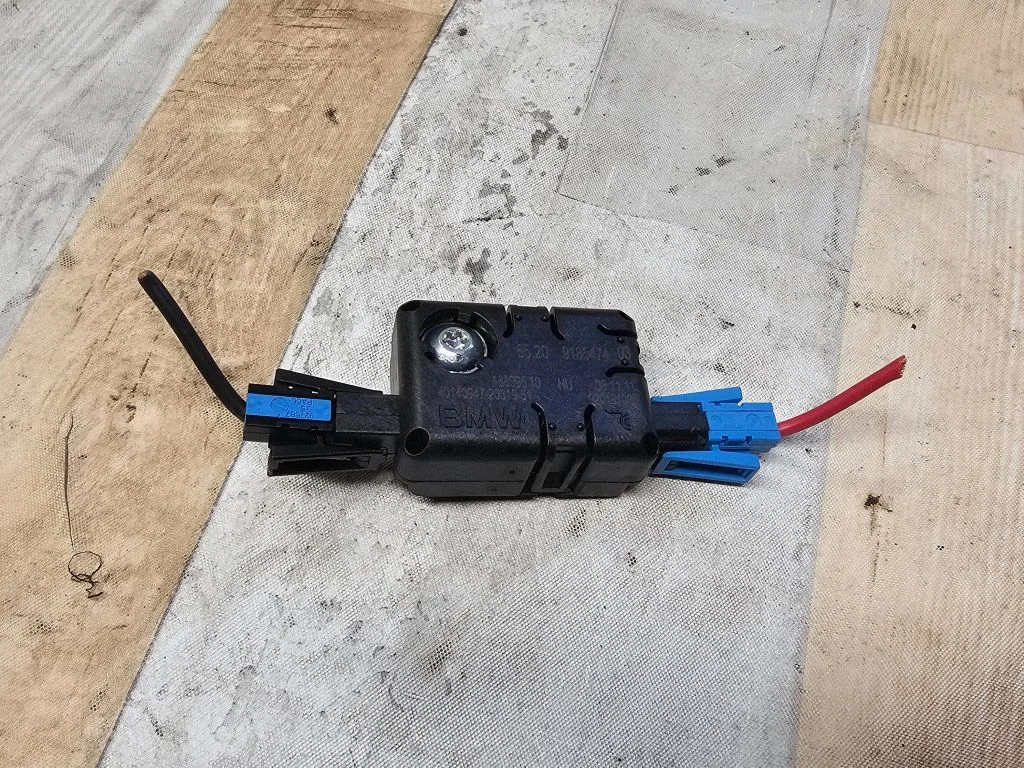 Aerial antenna amplifier – BMW 5 Series F10 F11 (2009-2016)