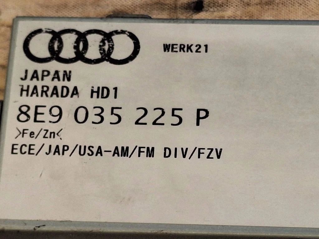 Wzmacniacz antenowy 8E9035225P
