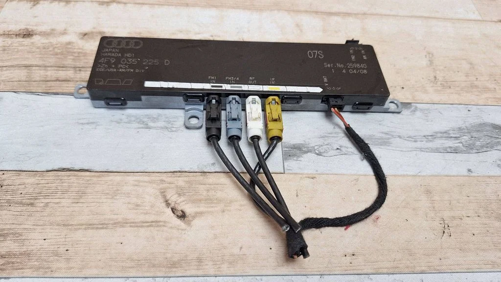 Antenni võimendi 4F9035225D