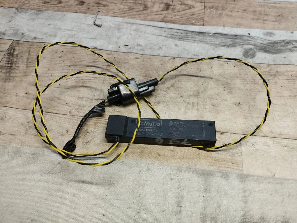 Aerial antenna amplifier 8M5T15K603LB