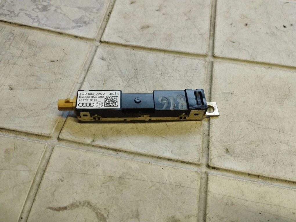 Aerial antenna amplifier 4G9035225A