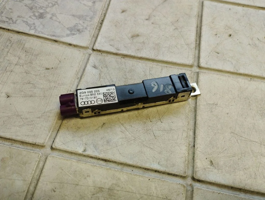 Aerial antenna amplifier 4G9035225