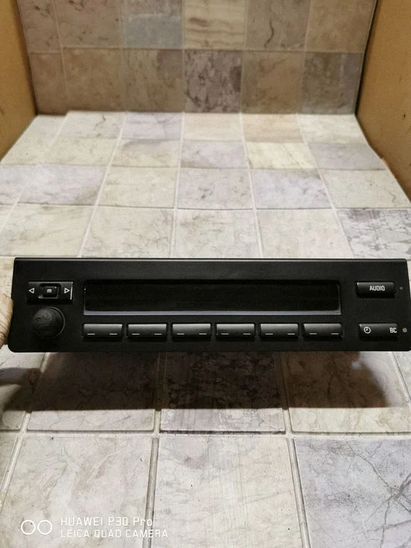 Radio/CD/DVD/GPS head unit 65826906220