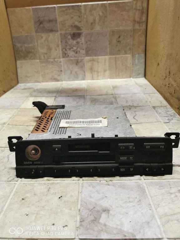 Radio/CD/DVD/GPS head unit 65128383149