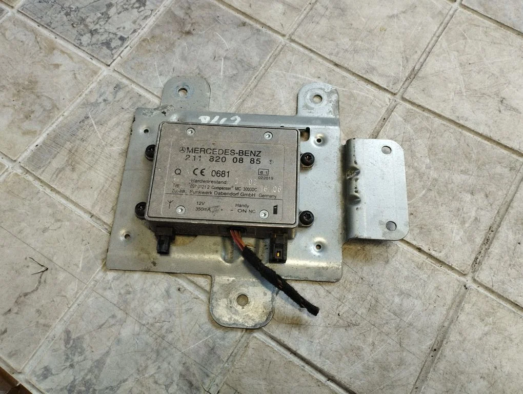 Aerial antenna amplifier – Mercedes-Benz R-Class W251 (2005-2013)
