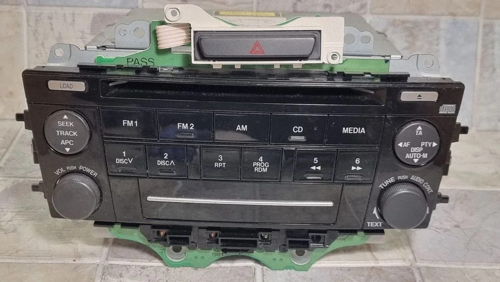 Radio, odtwarzacz CD/DVD, nawigacja GR4B66DSX