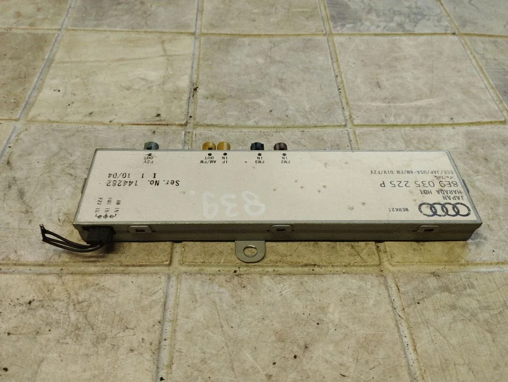 Antenas pastiprinātājs – Audi A4 S4 B6 8E 8H (2001-2005)