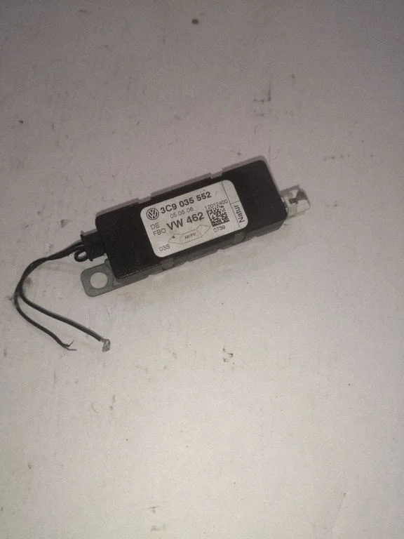 Wzmacniacz antenowy 3C9035552