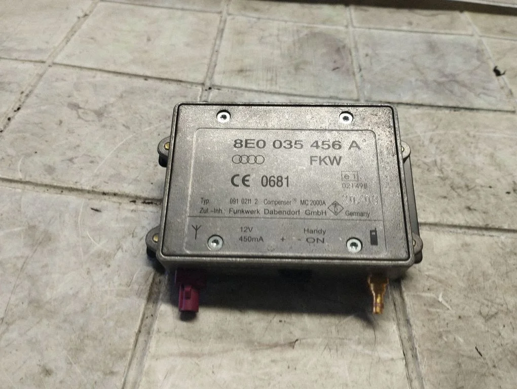 Antenas pastiprinātājs – Audi A4 S4 B6 8E 8H (2001-2005)