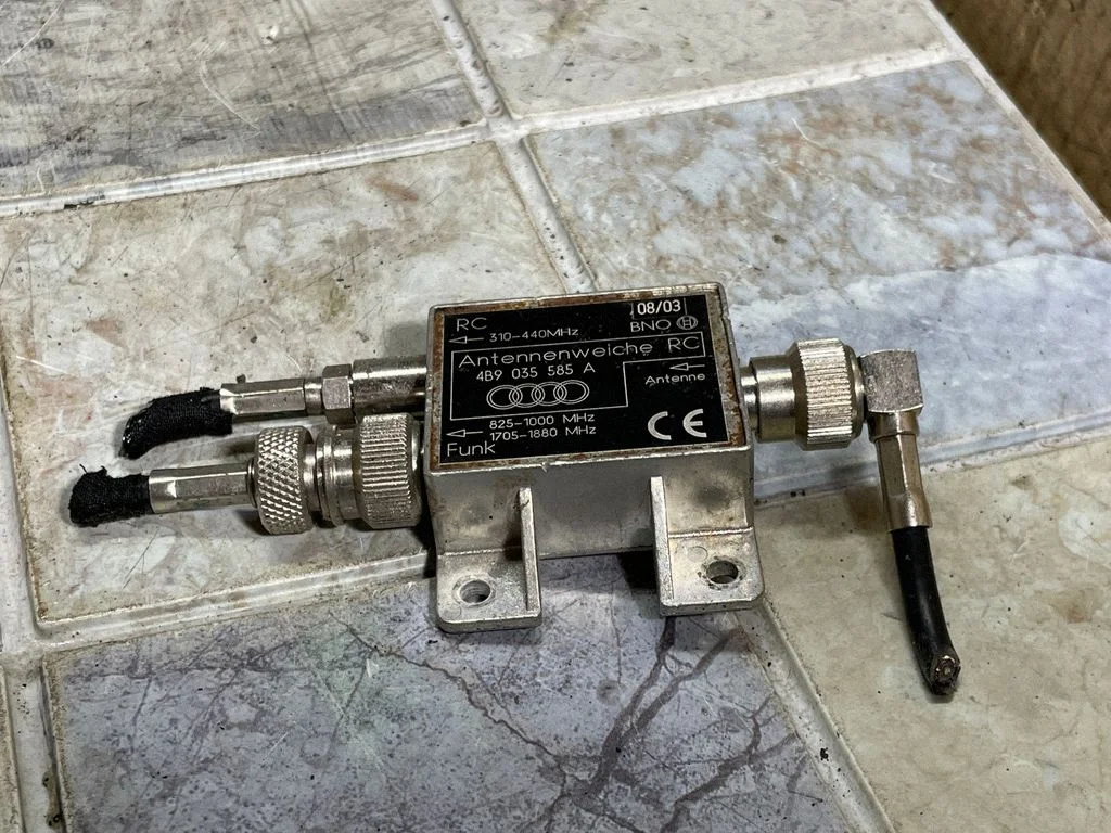 Antenas pastiprinātājs 4B9035585A
