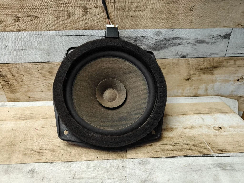 Front door speaker – Hyundai Tucson JM (2004-2009)