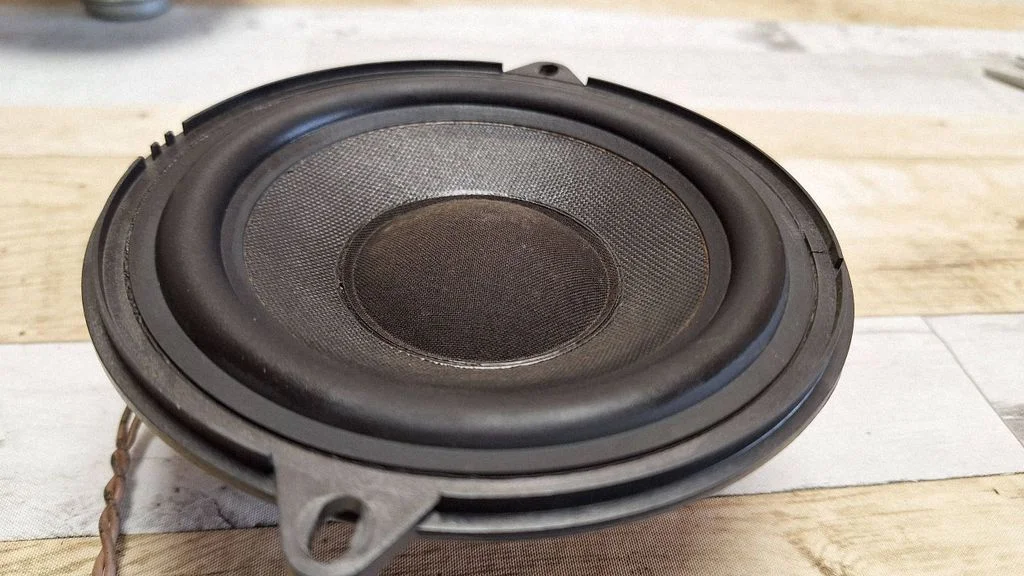 Front door speaker – front left