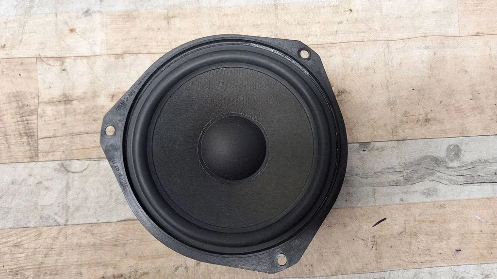 Front door speaker – front right