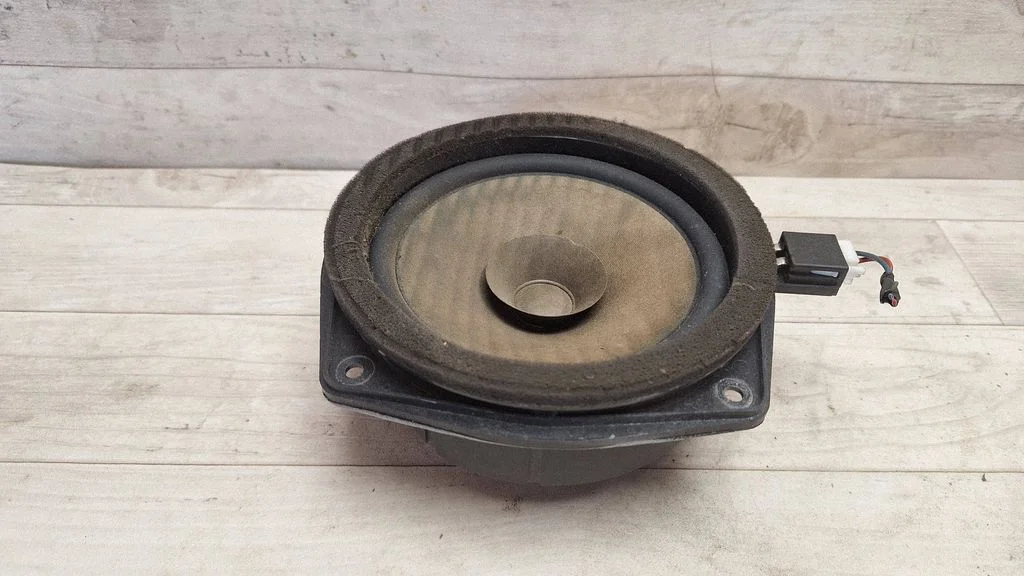 Front door speaker – Hyundai Tucson JM (2004-2009)