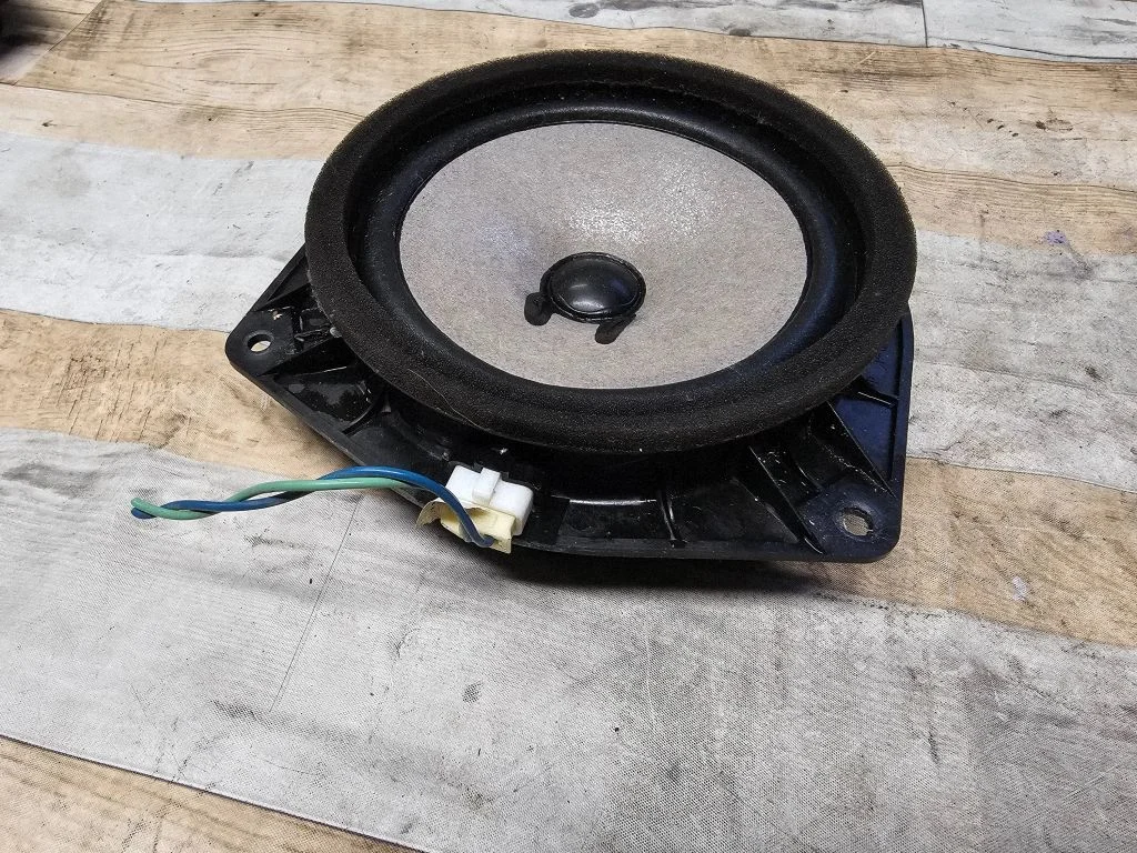 Front door speaker – Toyota Corolla Verso AR10 (2004-2009)