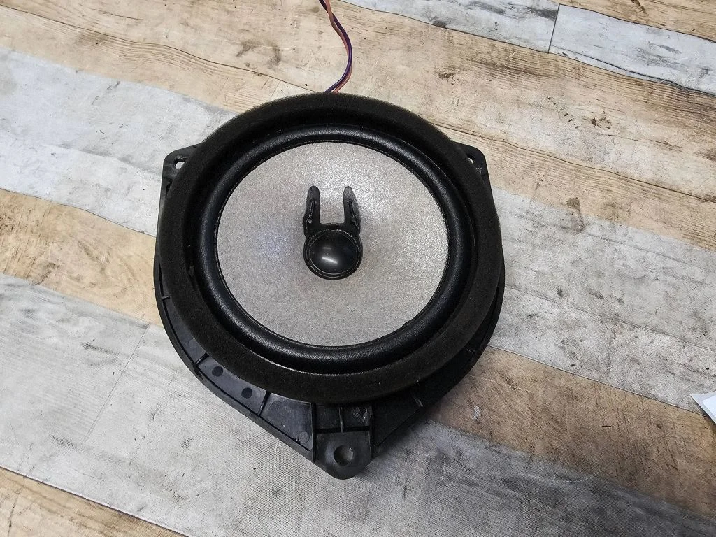 Front door speaker – Toyota Corolla Verso AR10 (2004-2009)