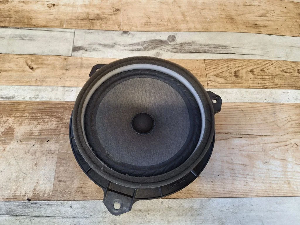 Front door speaker – front right