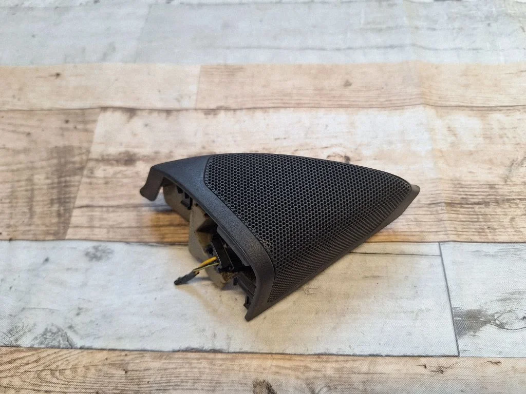 Front door speaker – front right