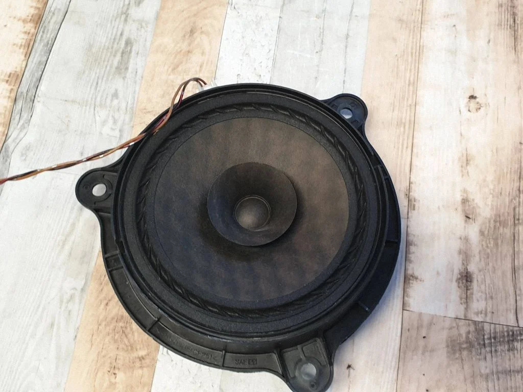 Front door speaker – Nissan X-Trail T30 (2001-2007)