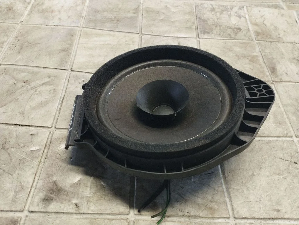 Front door speaker – front right