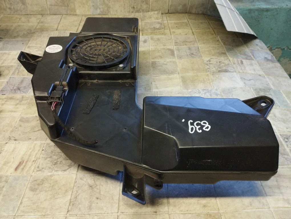 Zemfrekvences skaļrunis 8E903528203S
