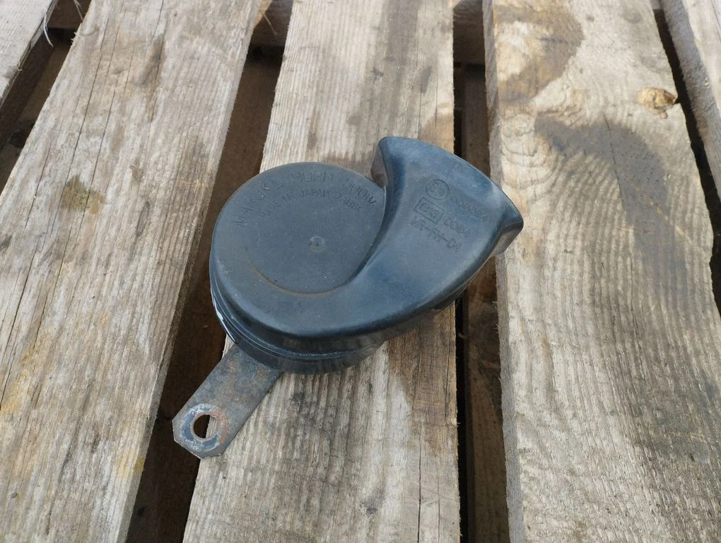Horn signal – Lexus IS 220D-250-350 (2006-2013)