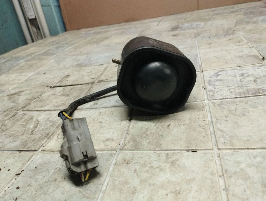 Signalisatsiooni sireen – Toyota RAV 4 (XA20) (2000-2005)