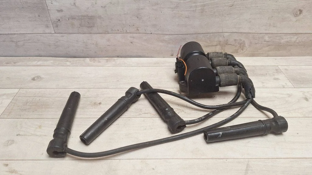 High voltage ignition coil