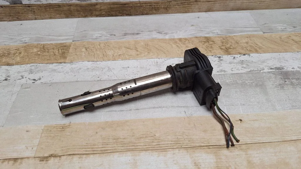 High voltage ignition coil 4B0973724