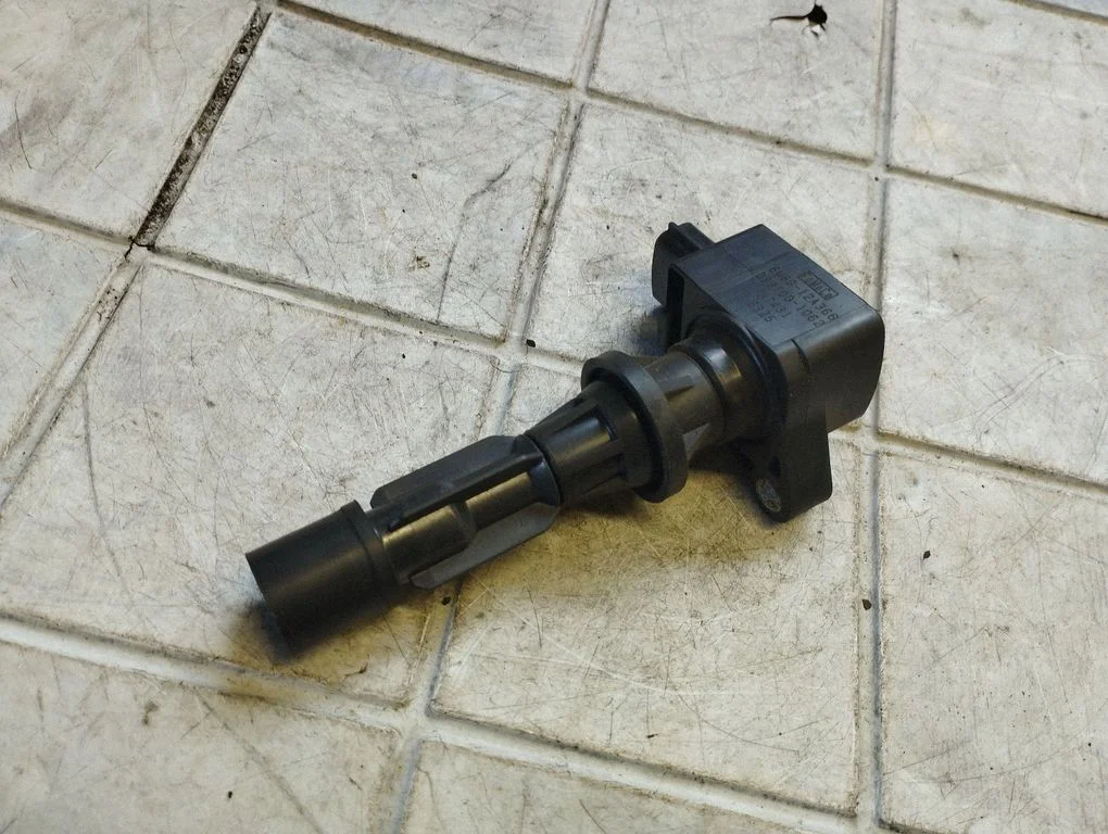 High voltage ignition coil 6M8G12A366
