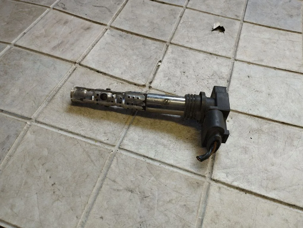 High voltage ignition coil