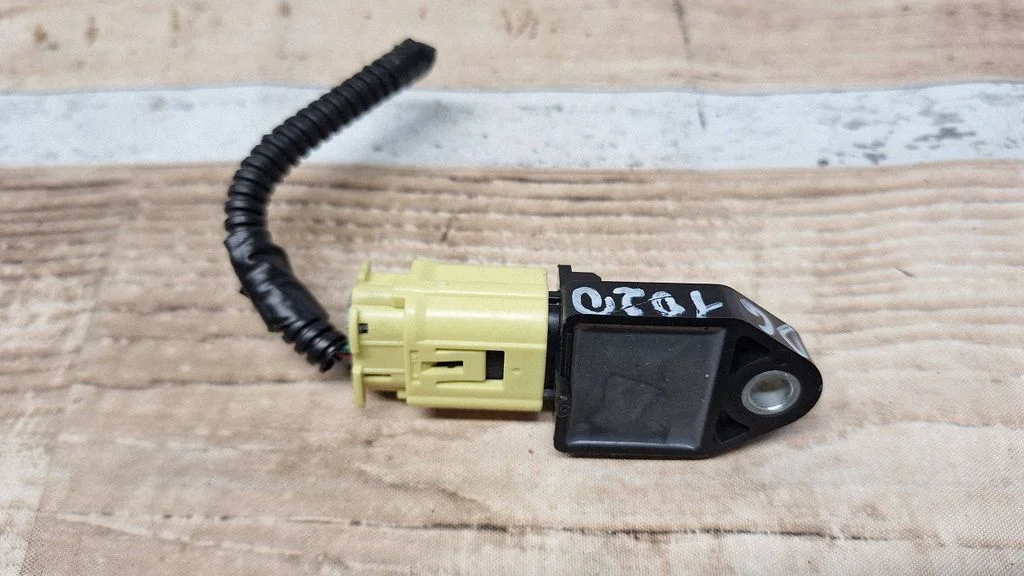 Airbag deployment crash/impact sensor 898310W010