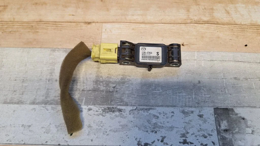 Drošības spilvenu trieciena sensors C23657KC0